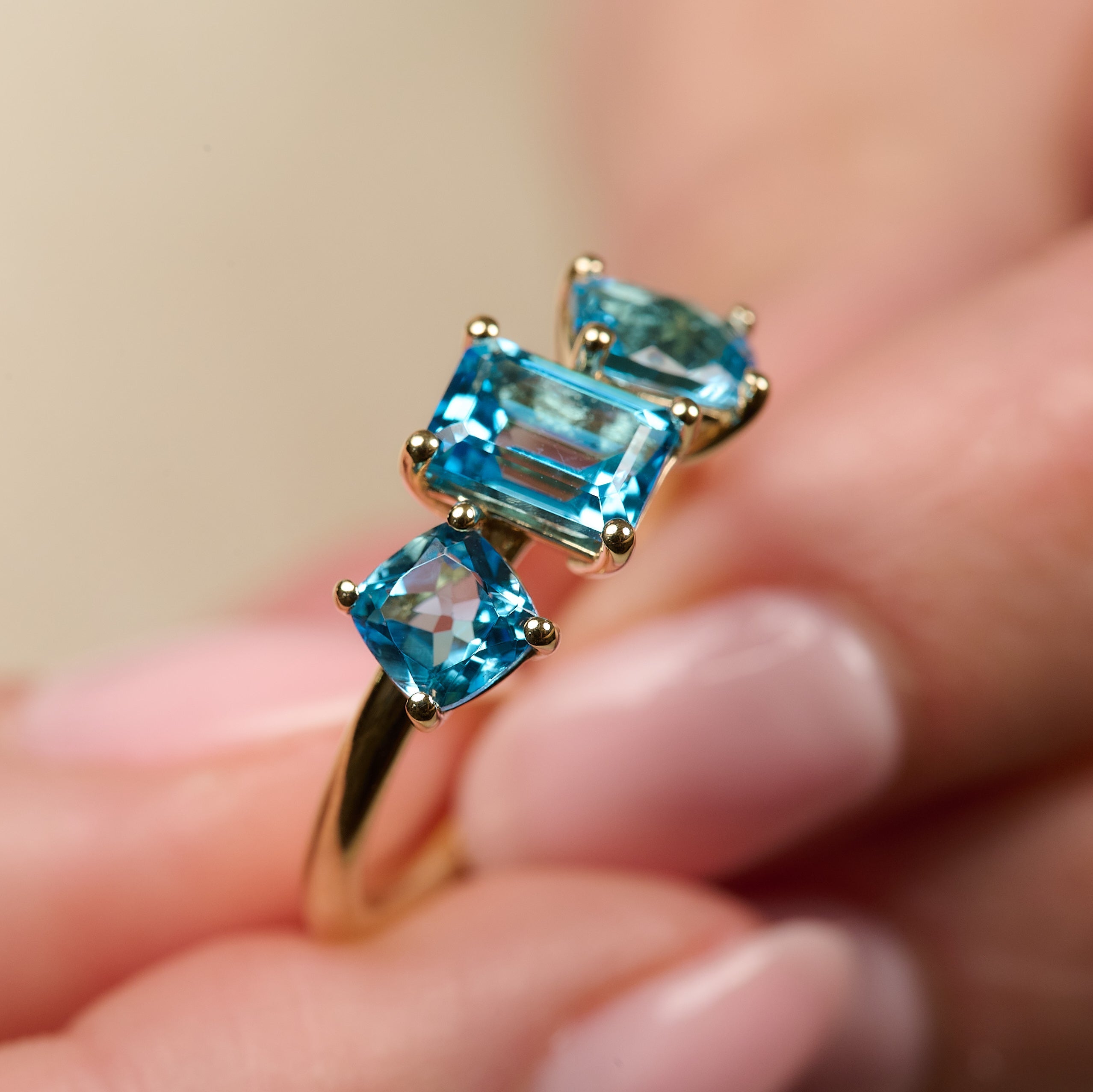 Fun ring in yellow, rose or white gold set with 3 Swiss blue topaz